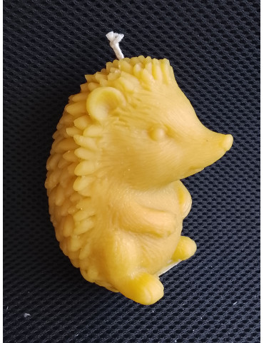 C302 – Hedgehog Beeswax Candle, 190g, 10cm