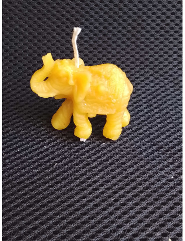 C324 – Elephant with Raised Trunk Beeswax Candle, 11g, 4cm