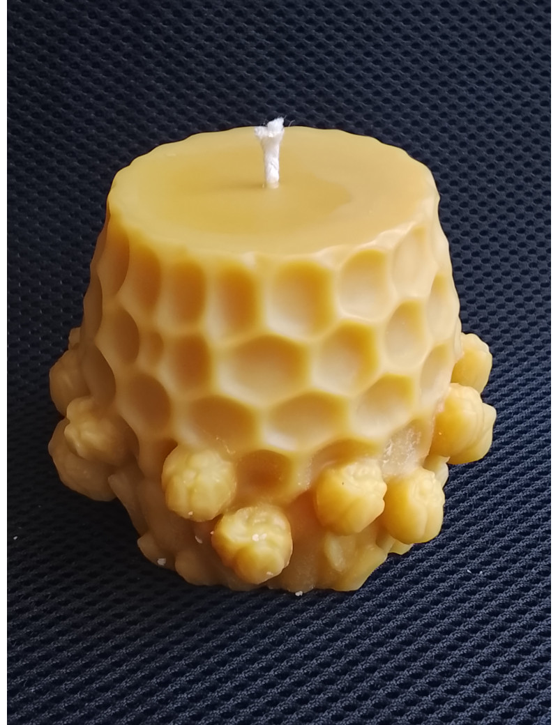 C309 – Honeycomb Pattern Cylinder Beeswax Candle Wrapped with Tulips, 280g, 8cm