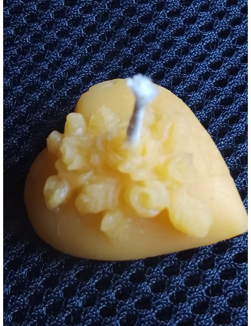 C323 – Heart with Flowers and "Love" Beeswax Candle, 7g, 1cm