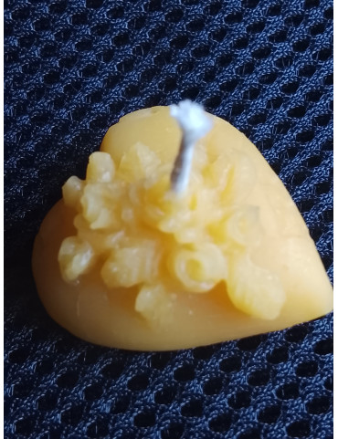 C323 – Heart with Flowers and "Love" Beeswax Candle, 7g, 1cm