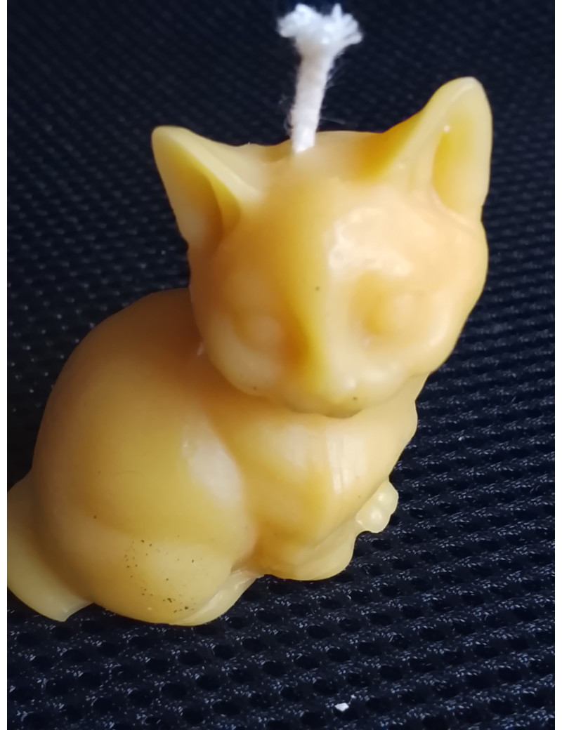 C320 – Kitten Beeswax Candle, 26g, 5cm