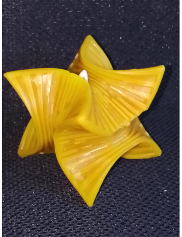 C340 Twisted Cube Beeswax Candle