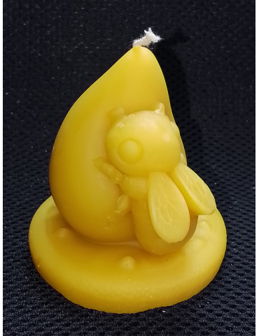 C392 Bee on Large Honey Drop Candle