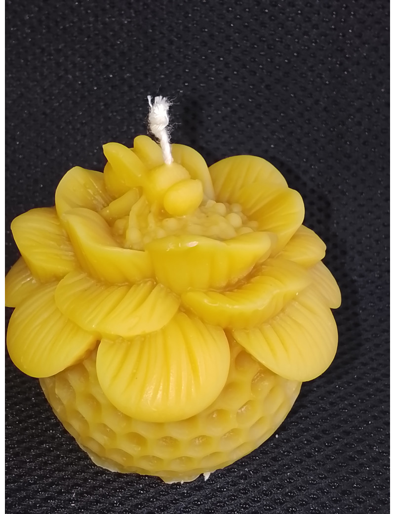 C406 Bee on Flower Beeswax Candle