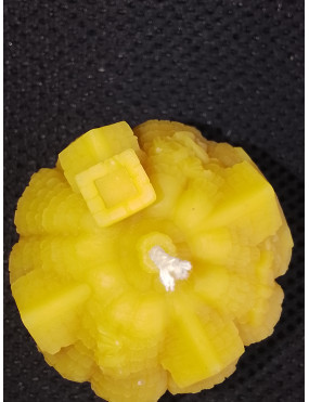 C419 Pumpkin House Beeswax Candle