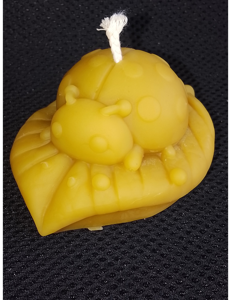 C423 Ladybug on Leaf Beeswax Candle