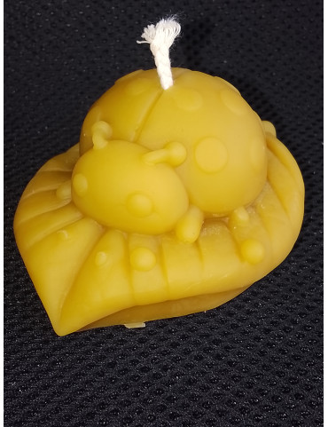 C423 Ladybug on Leaf Beeswax Candle