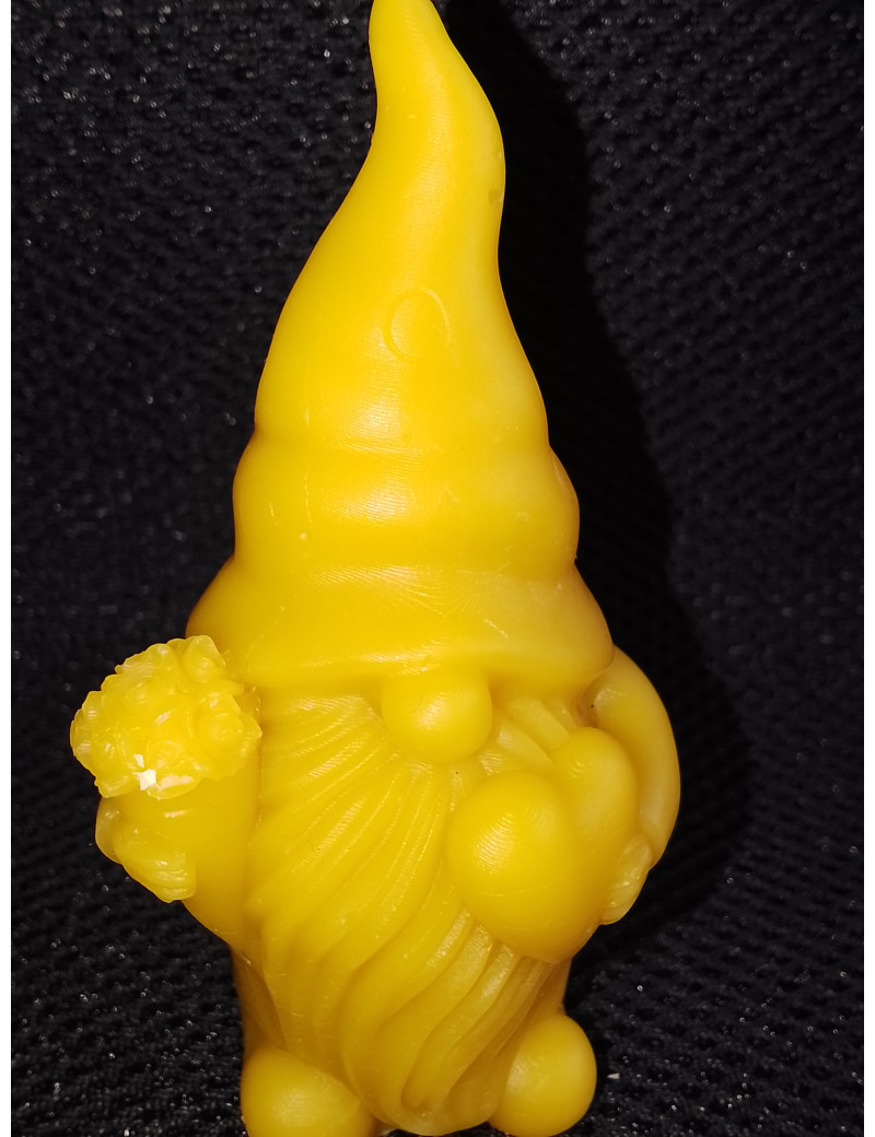 C477 Gnome with a Heart and Flowers