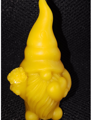 C477 Gnome with a Heart and Flowers