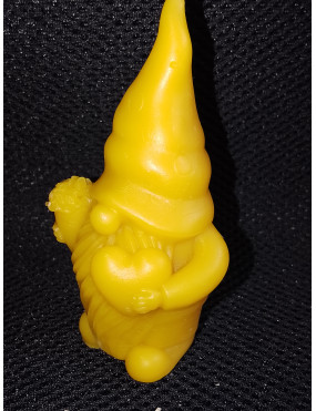 C477 Gnome with a Heart and Flowers