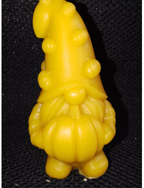 C475 Gnome Holding a Pumpkin