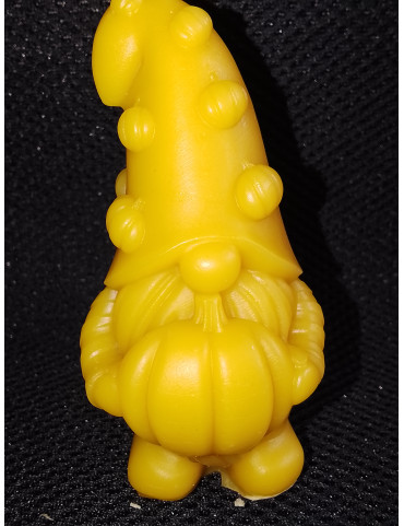 C475 Gnome Holding a Pumpkin