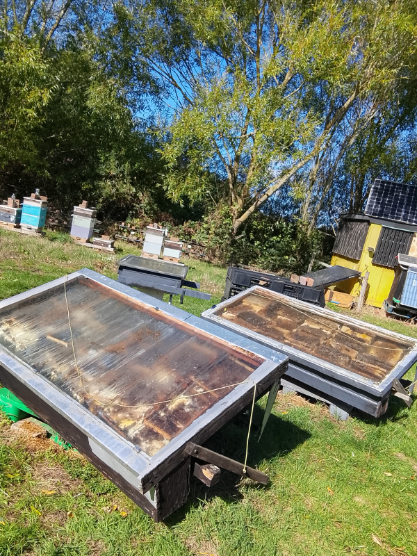 Solar wax melters for melting old frames and cappings